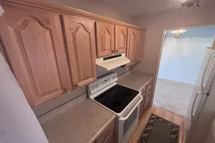 906 40th St Ct, Moline, IL 61265 - Photo 7