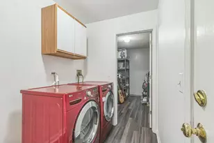 [Address not provided], Lindenhurst, IL 60046 - Photo 19