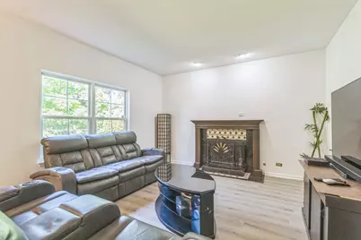 [Address not provided], Lindenhurst, IL 60046 - Photo 7