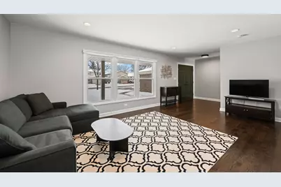 1919 N Pinetree Drive, Arlington Heights, IL 60004 - Photo 9