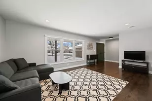 1919 N Pinetree Dr, Arlington Heights, IL 60004 - Photo 9