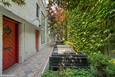 1209 N State Street #11, Chicago, IL 60611 - Photo 11