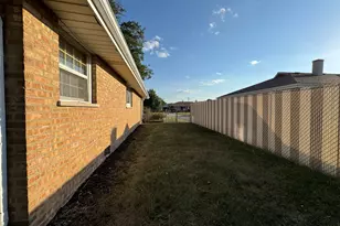 7838 W 73rd Pl, Bridgeview, IL 60455 - Photo 23