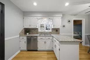 8210 Linder Ave, Burbank, IL 60459 - Photo 9