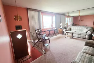 8811 W 92nd St, Hickory Hills, IL 60457 - Photo 5