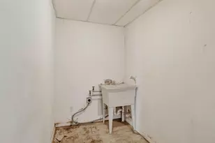 1012 N Court St, Rockford, IL 61103 - Photo 7