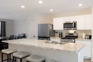 818 Briar Gln Ct, Hampshire, IL 60140 - Photo 3