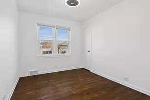 7641 Kilbourn Ave, Skokie, IL 60076 - Photo 11