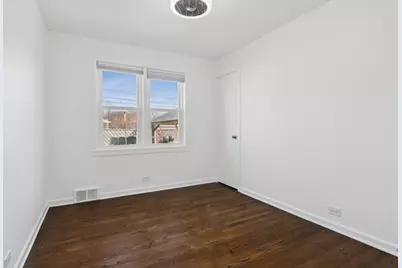 7641 Kilbourn Avenue, Skokie, IL 60076 - Photo 11