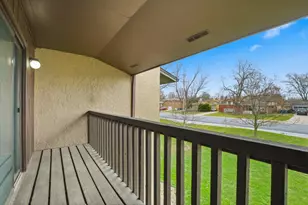 1050 Holbrook Rd, Homewood, IL 60430 - Photo 9