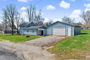 136 E Ohio St, Sibley, IL 61773 - Photo 23