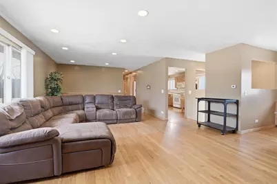 130 N Horner Lane, Mount Prospect, IL 60056 - Photo 3