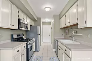 3S130 Timber Dr, Warrenville, IL 60555 - Photo 9