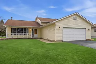 2211 Candlewick Dr SE, Poplar Grove, IL 61065 - Photo 3