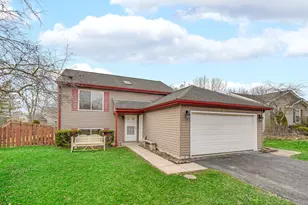 911 Wembley Dr, Island Lake, IL 60042 - Photo 1