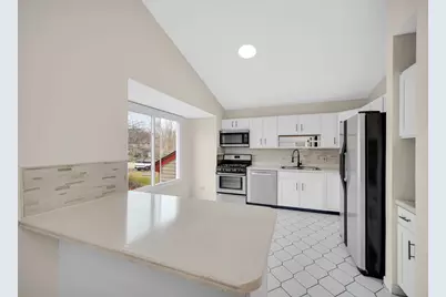 911 Wembley Drive, Island Lake, IL 60042 - Photo 5