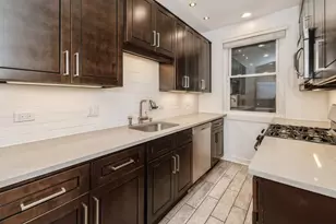 1327 W Addison St, Chicago, IL 60613 - Photo 3