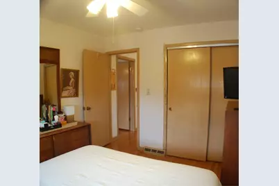 7810 Tripp Avenue, Skokie, IL 60076 - Photo 9