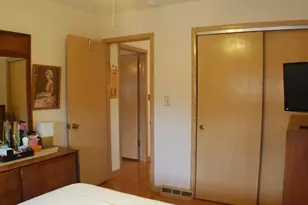 7810 Tripp Ave, Skokie, IL 60076 - Photo 9