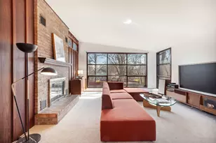 [Address not provided], Elgin, IL 60123 - Photo 3