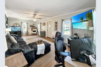 319 N Foley Avenue, Freeport, IL 61032 - Photo 5