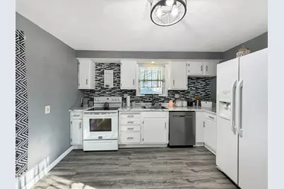 319 N Foley Avenue, Freeport, IL 61032 - Photo 15