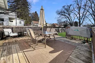 319 N Foley Ave, Freeport, IL 61032 - Photo 3