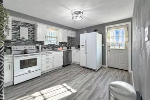 319 N Foley Ave, Freeport, IL 61032 - Photo 13