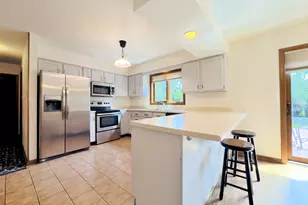 1139 Gillian St, Lemont, IL 60439 - Photo 7