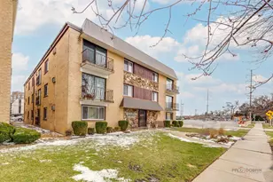 915 Graceland Ave, Des Plaines, IL 60016 - Photo 1