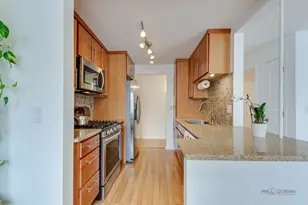 915 Graceland Ave, Des Plaines, IL 60016 - Photo 13