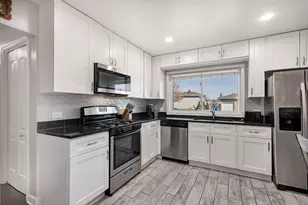 701 W Lake Park Dr, Addison, IL 60101 - Photo 5