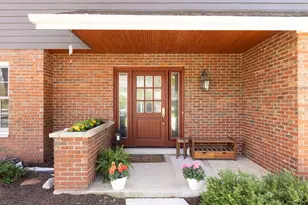 2135 Oak Hill Dr, Lisle, IL 60532 - Photo 3