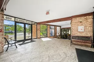 502 W Huntington Commons Rd, Mount Prospect, IL 60056 - Photo 3