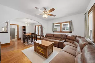 318 Spruce St, Dixon, IL 61021 - Photo 5