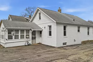 318 Spruce St, Dixon, IL 61021 - Photo 3