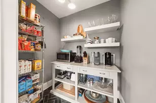 240 W St Charles Rd, Elmhurst, IL 60126 - Photo 15