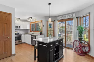 2102 Brookside Ln, Aurora, IL 60502 - Photo 7