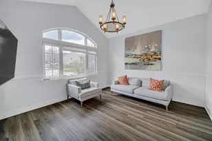 441 N Crooked Lake Ln, Lindenhurst, IL 60046 - Photo 9