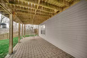 441 N Crooked Lake Ln, Lindenhurst, IL 60046 - Photo 25