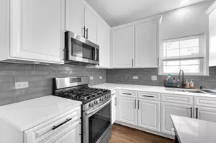 441 N Crooked Lake Ln, Lindenhurst, IL 60046 - Photo 5