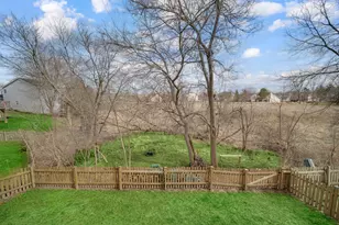 441 N Crooked Lake Ln, Lindenhurst, IL 60046 - Photo 27