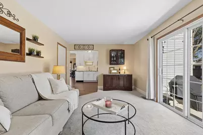 204 S Carriage Trail, McHenry, IL 60050 - Photo 11