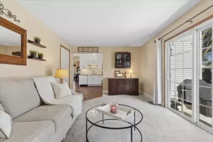 204 S Carriage Trail, McHenry, IL 60050 - Photo 11