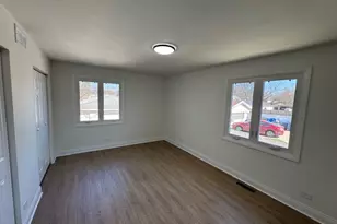 870 E Thacker St, Des Plaines, IL 60016 - Photo 9