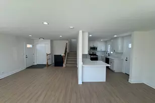 870 E Thacker St, Des Plaines, IL 60016 - Photo 3