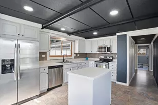 422 Pembroke Rd SW, Poplar Grove, IL 61065 - Photo 7