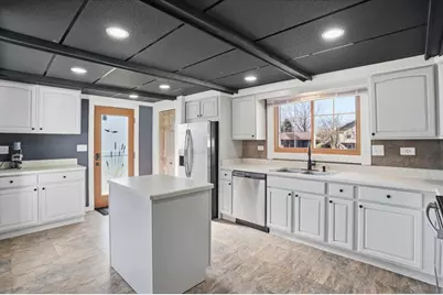 422 Pembroke Road SW, Poplar Grove, IL 61065 - Photo 3