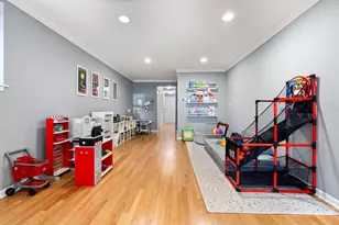 853 W Roscoe St, Chicago, IL 60657 - Photo 21