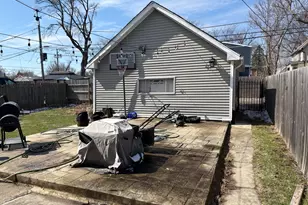 10230 S Parnell Ave, Chicago, IL 60628 - Photo 3